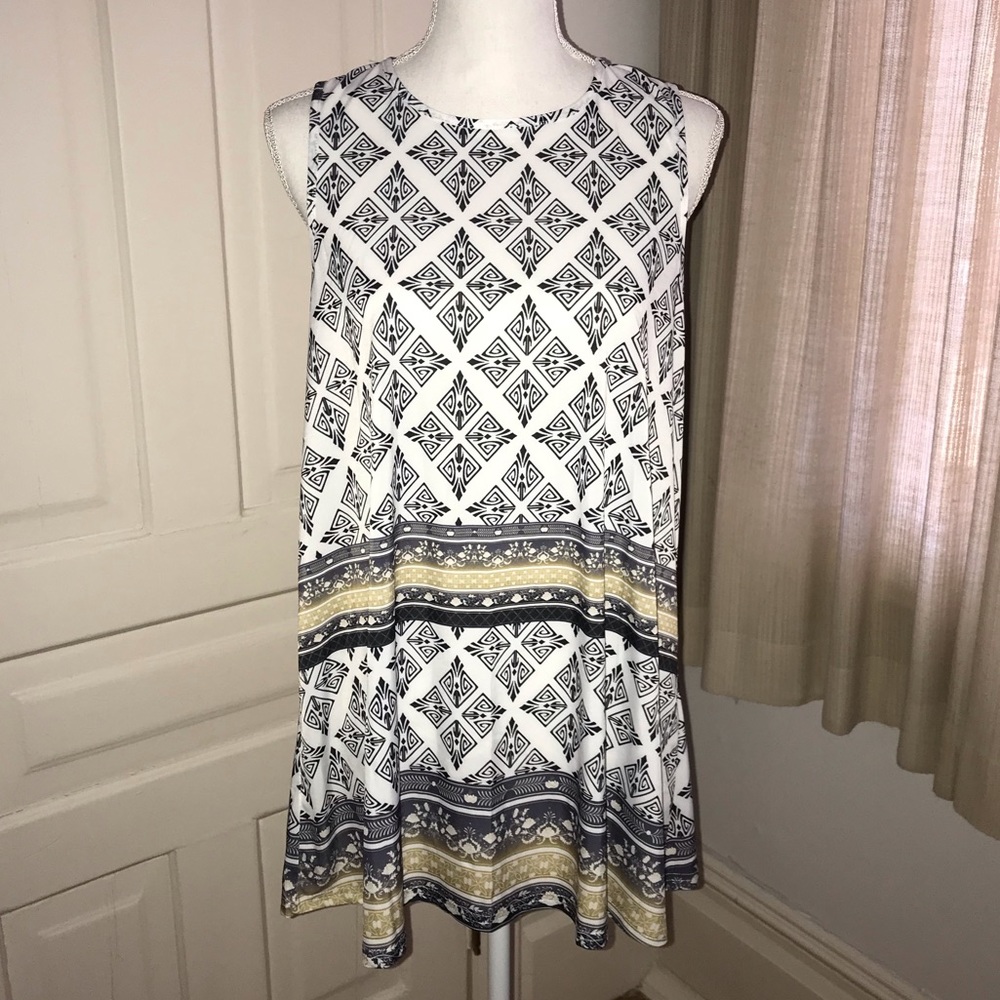 Sleeveless stretchy tunic top